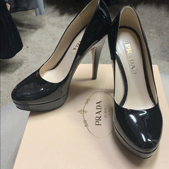 Prada Black Patent pumps size 37 - Picture 1 of 8
